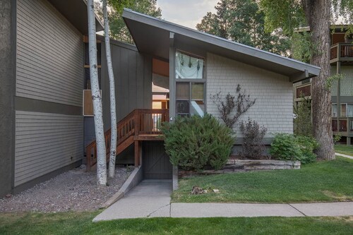Studio 107: Steps to ALL of Telluride w/ hot tub!