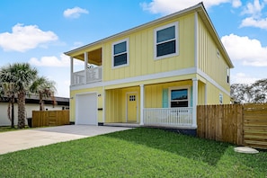Exterior - Seascape - Yellow🌼PRIVATE POOL✔️3-MIN WALK to BCH✔️ (Butler Beach)