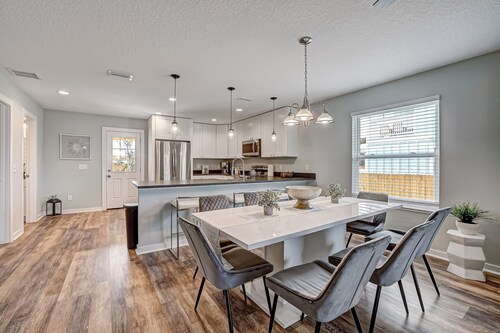 Seascape - Yellow🌼PRIVATE POOL✔️3-MIN WALK to BCH✔️