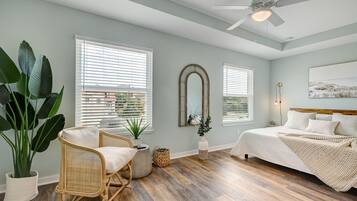 5 bedrooms, desk, iron/ironing board, WiFi