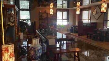 Lobby lounge