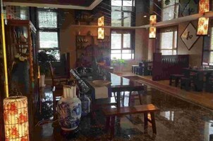 Lobby lounge