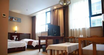 Zhenghe Holiday Hotel