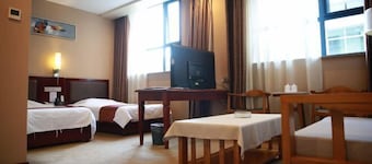 Zhenghe Holiday Hotel