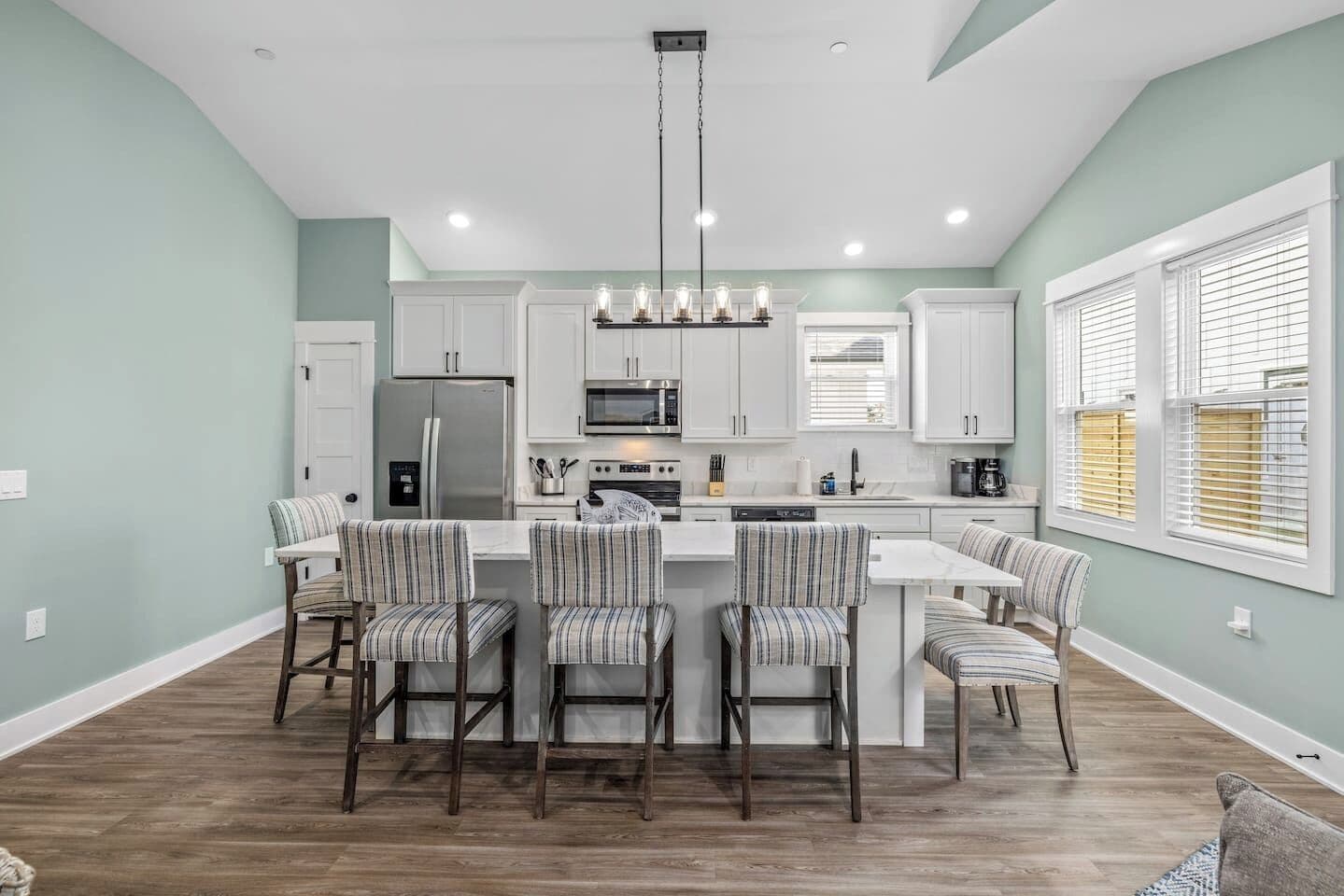 Refrigerador, microondas, horno, placa de cocina