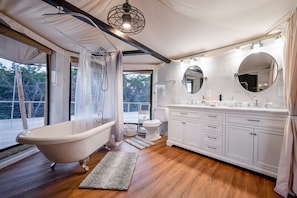 Combined shower/bathtub, hair dryer, towels, soap - Private Outdoor Hot Tub with Stunning Mountain View Safari Tent Suite Glamping (Burnet)