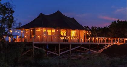 Private Outdoor Hot Tub with Stunning Mountain View Safari Tent Suite Glamping