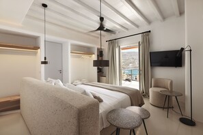 7 Schlafzimmer, Zimmersafe, Schreibtisch, Bügeleisen/Bügelbrett