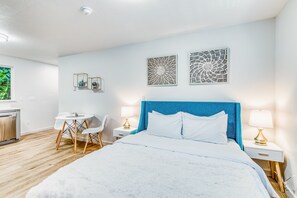 Iron/ironing board, internet, bed sheets