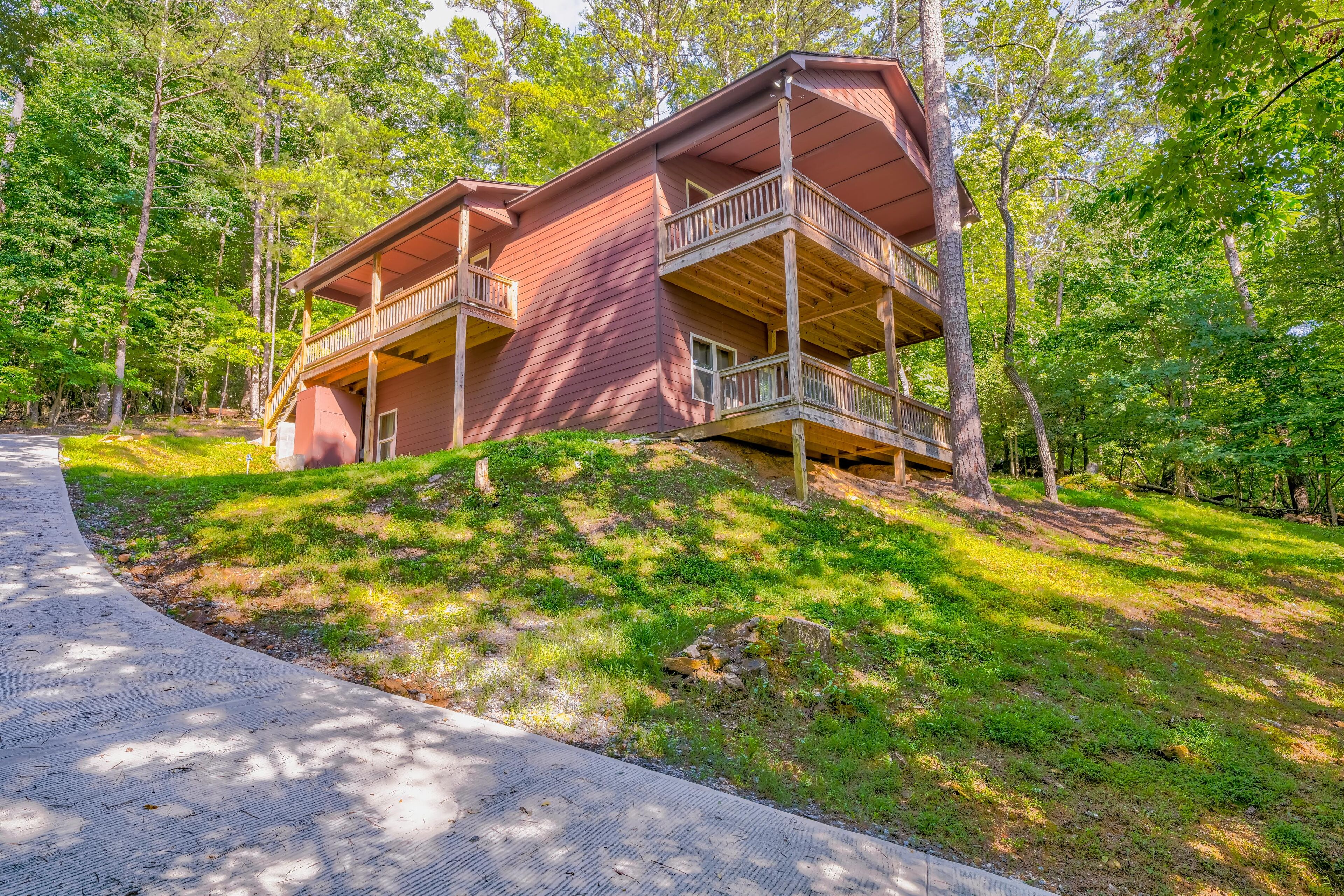 Countryside escape with Coosawattee River Resort pools & game room access