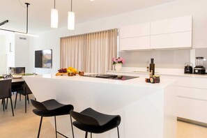 Kühlschrank, Ofen, Herdplatte, Geschirrspüler