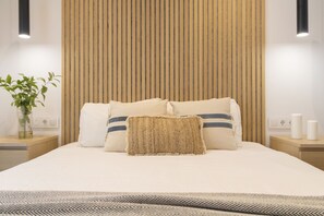 3 bedrooms, iron/ironing board, free WiFi, bed sheets - Apt. 1st line of the sea, spectacular views 6 pax, wifi and air conditioning. Vivalidays Apartour. (Calella)