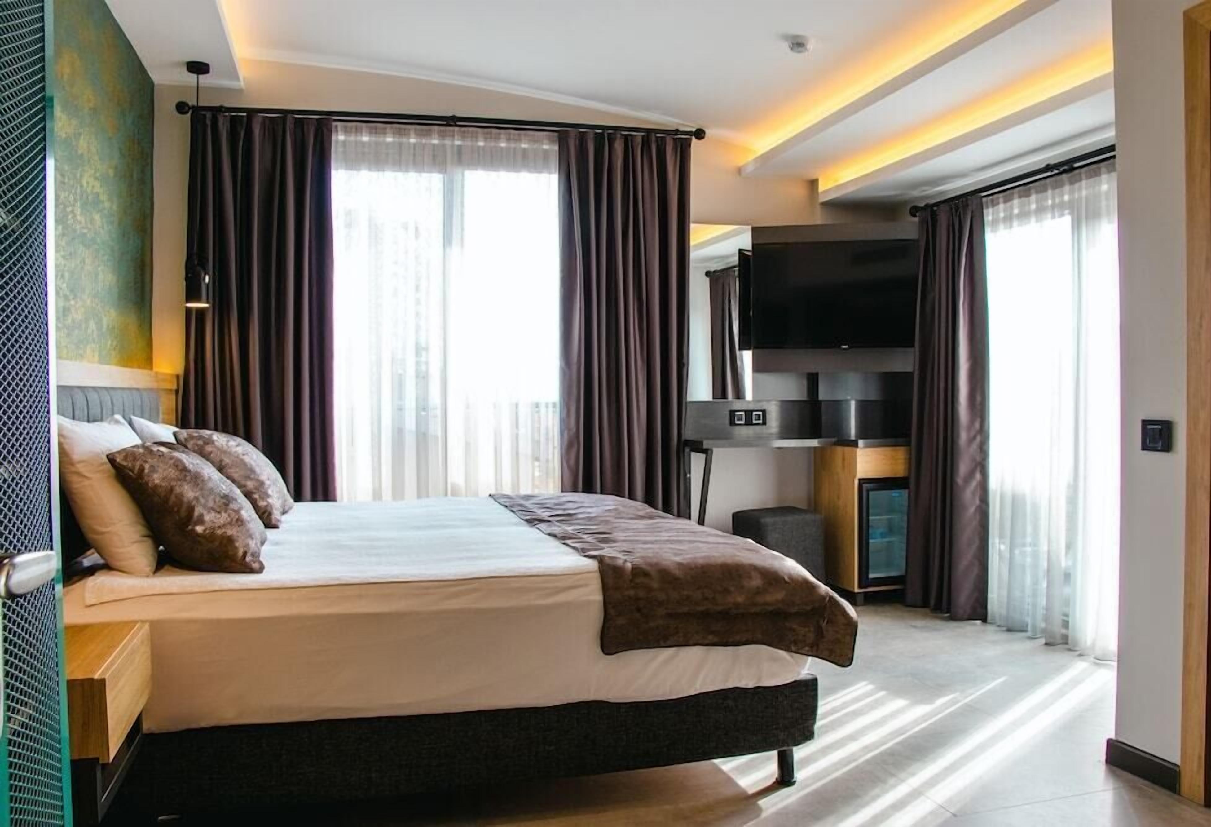 Minibar, in-room safe, blackout drapes, soundproofing