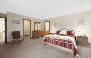 2 bedrooms, desk, iron/ironing board, free WiFi