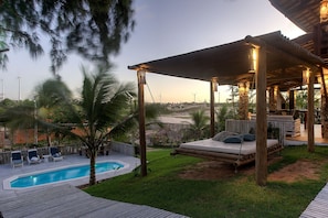 Luksustalo | Uima-allas | Ulkouima-allas