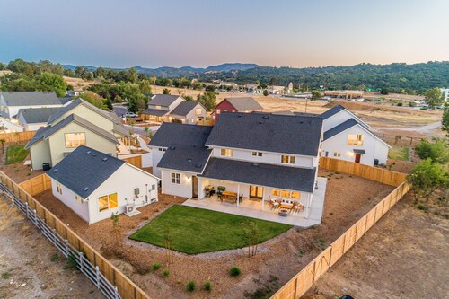 Mirasol Manor -sleeps up to 14! Minutes to Paso + SLO