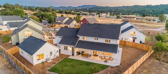 Mirasol Manor -sleeps up to 14! Minutes to Paso + SLO