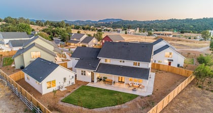 Mirasol Manor -sleeps up to 14! Minutes to Paso + SLO