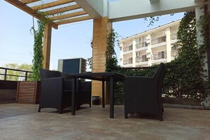 Outdoor dining - Jinqiu Holiday Hotel (Shanghang)