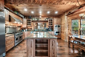 冰箱、微波炉、烤箱、炉灶