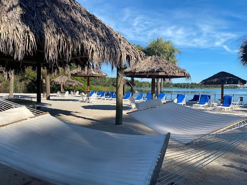 Family friendly condo at Bahama Bay close to Disney 3 beds 2 baths near pools 
