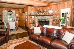 TV, fireplace - Hillside Hideaway by Buffalo Mountain Getaway (Meadows of Dan)