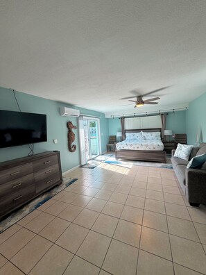 4 bedrooms, desk, iron/ironing board, free WiFi