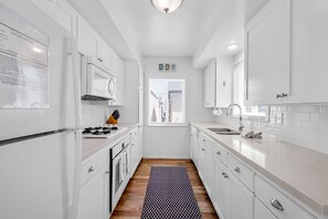 Fridge, microwave, oven, stovetop - Updated 2nd-floor retreat with deck, AC, 2 car parking- steps from beach (Newport Beach)