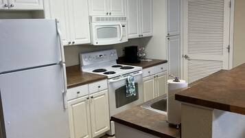 Family Apartment, 3 Bedrooms | Private kitchen | Full-size fridge, microwave, oven, stovetop