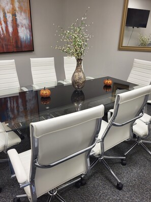 Business center - Washburn Hotel Suites (Topeka)