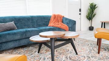 Smart TV, books, stereo