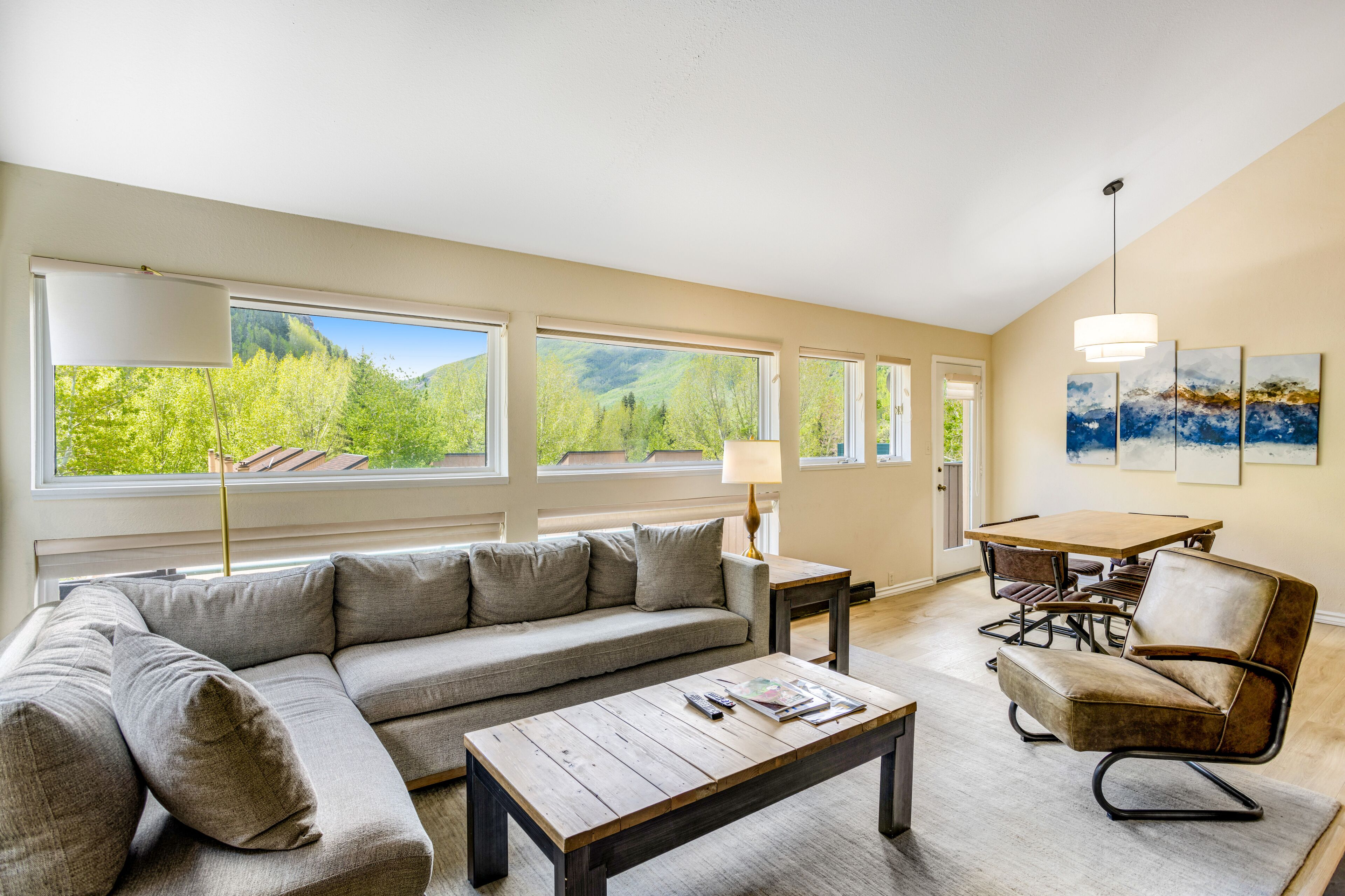Newly remodeled 3BR plus loft condo with on-site pool, hot tub, and market