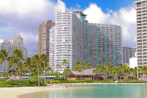 Beach nearby - Ilikai 1510 Great Views 2 Bed Room Corner Unit Ocean / Marina Views (Honolulu)