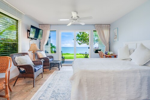 Kapaa Sands  Unit 10 Direct Oceanfront Studio