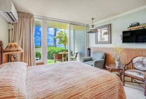 WiFi, bed sheets - Islander on the Beach 152 Direct Oceanfront Studio (Kapaa)
