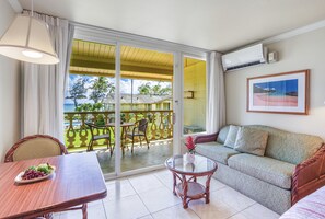 TV - Beautiful Ocean View Studio Top 3rd Floor (Kapaa)