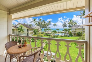 Outdoor dining - Beautiful Ocean View Studio Top 3rd Floor (Kapaa)
