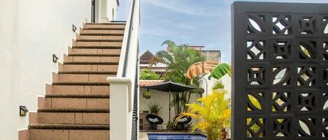 Alberca al aire libre y alberca climatizada