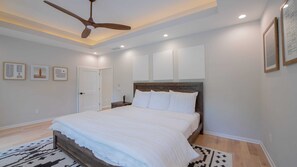 2 chambres, fer et planche à repasser, Wi-Fi, draps fournis