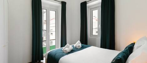 2 bedrooms, iron/ironing board, travel crib, internet