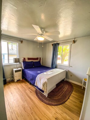 4 slaapkamers, een strijkplank/strijkijzer, reisbedje, gratis wifi