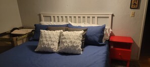 4 bedrooms, iron/ironing board, travel cot, free WiFi - Cozy 4 Bedroom Cabin by the Lake (Wofford Heights)