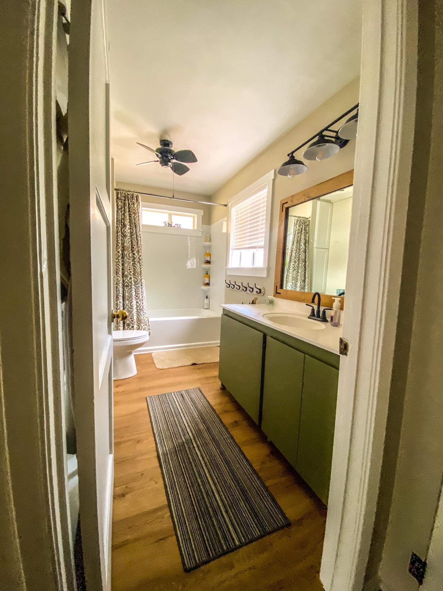 Combined shower/tub, hair dryer, towels, soap