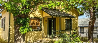 Cozy 4 Bedroom Cabin by the Lake