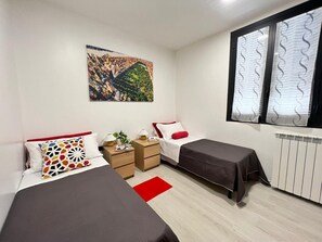 3 bedrooms, iron/ironing board, WiFi, bed sheets