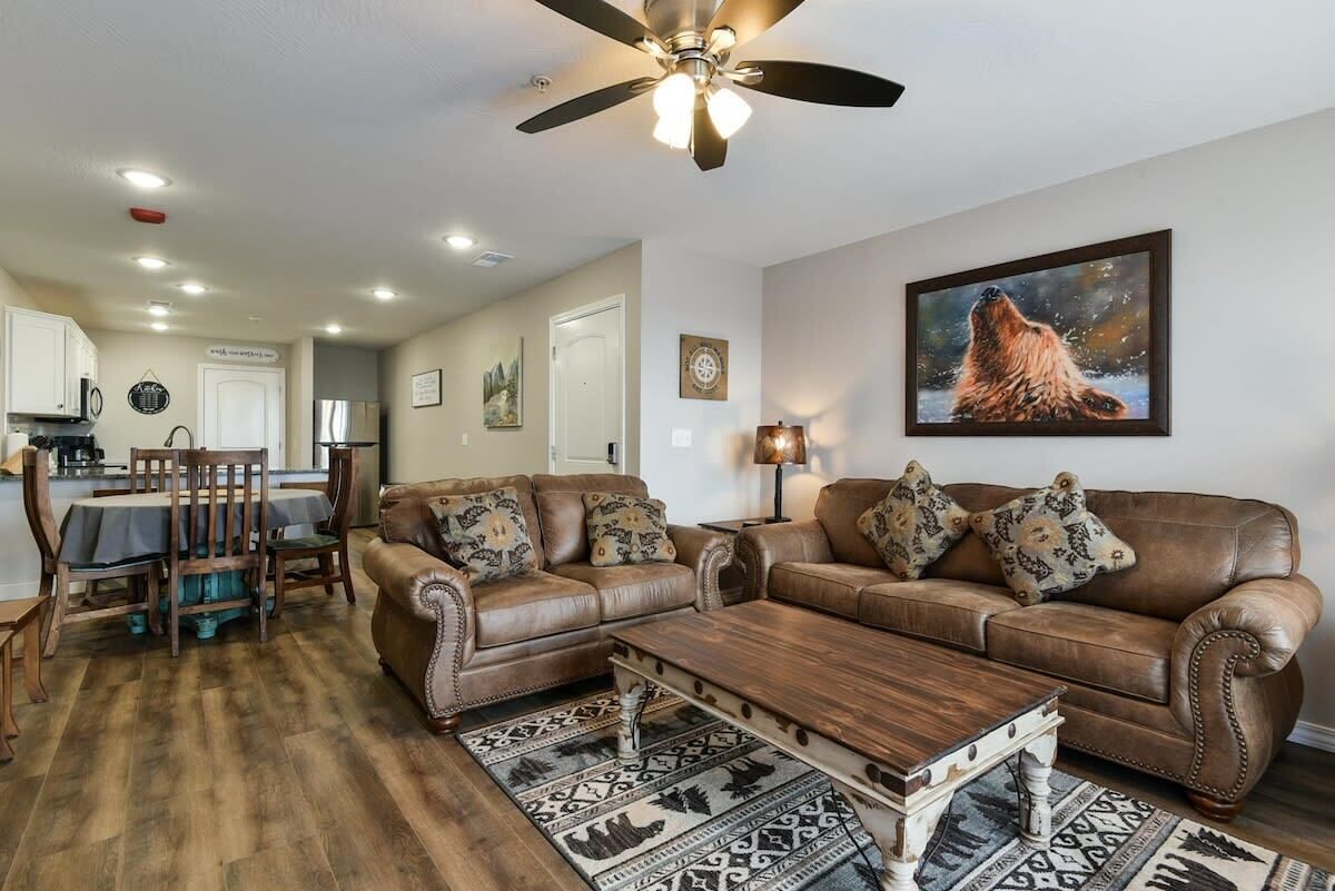 Télévision, cheminée, espaces bureaux