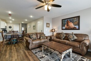 TV, fireplace, offices - Mystic Cove Condo - Pool - Perfect location (Branson)