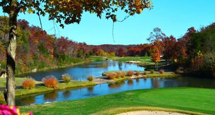 The LUX Stonebridge - No Stairs! Close to SDC!