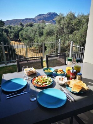 Outdoor dining - Villa Aléa-3Bedroom Villa in Plakias, south Rethymnon, Crete, with rooftop Pool (Plakias)