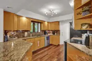 Refrigerador, microondas, horno y lavavajillas 